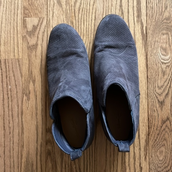 Universal Thread Dylan booties - Picture 3 of 7